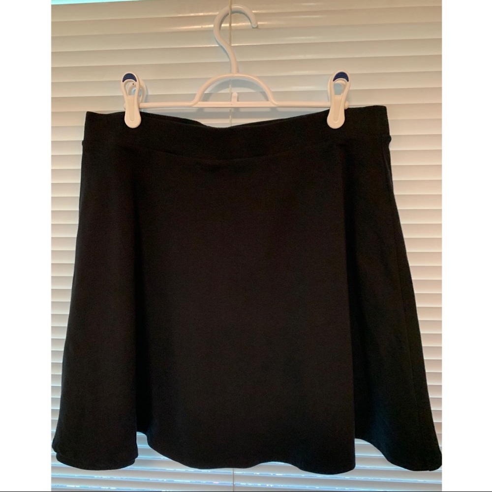 Forever 21 short black skirt. Size OX. (Plus size)
